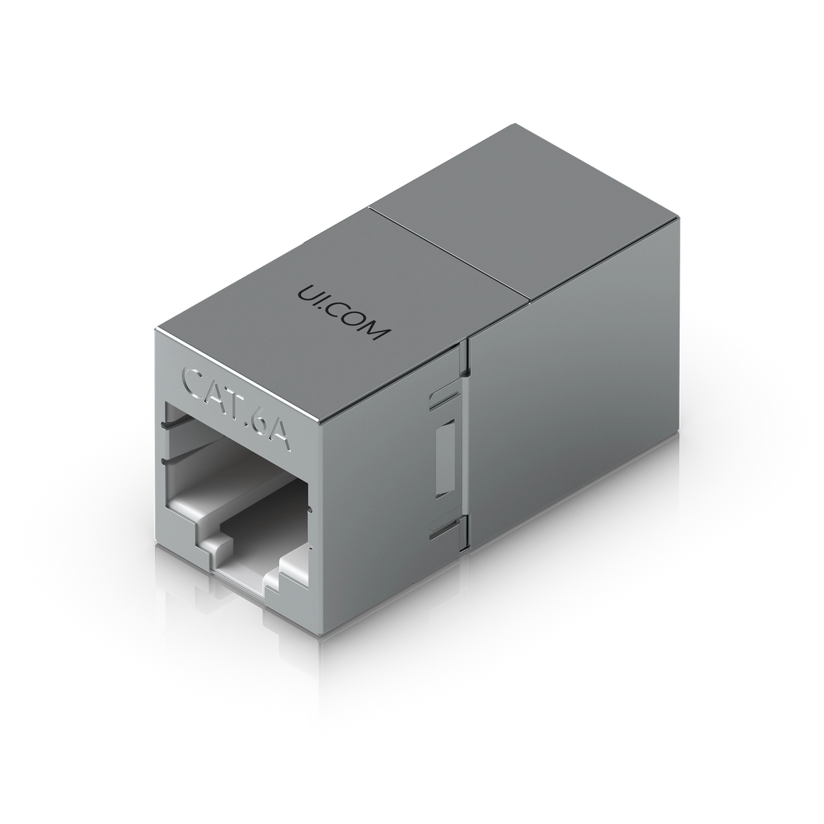 Acoplador RJ45 Cat6A metálico plateado con cuerpo rectangular de acero inoxidable y marca grabada sobre fondo blanco