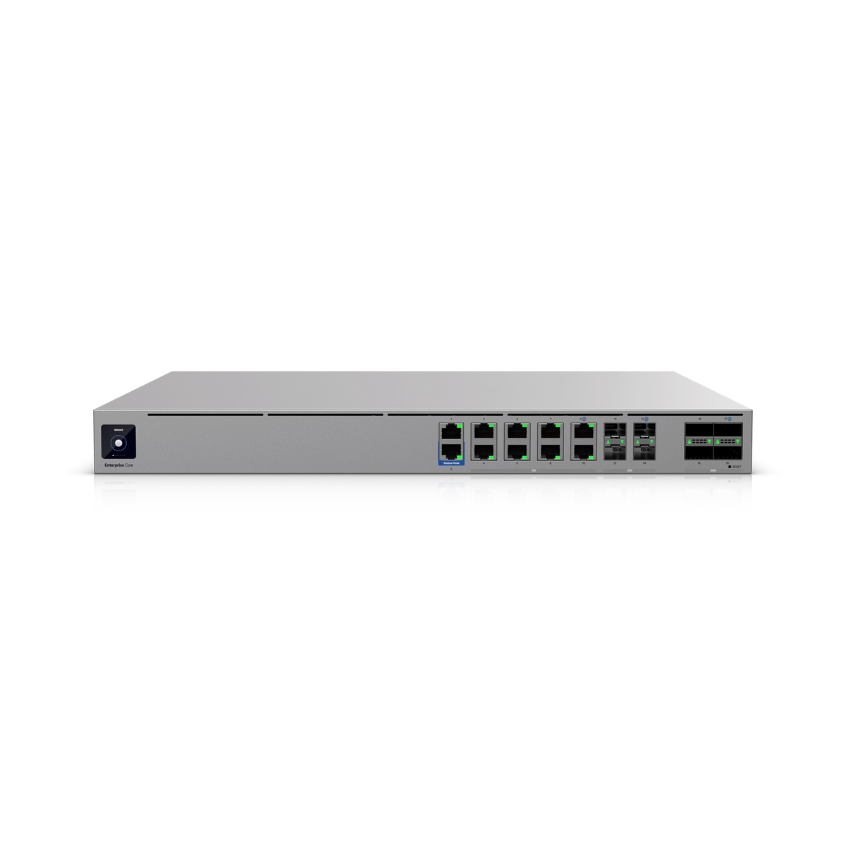 Vista frontal de firewall empresarial Ubiquiti con puertos SFP28 y QSFP28 sobre fondo blanco