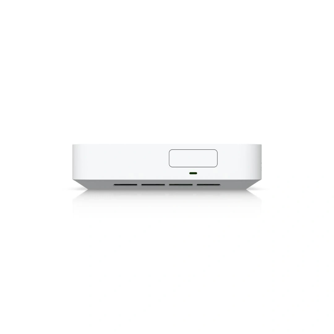 Perspectiva trasera del router con ranuras de ventilación horizontales y panel empotrado con indicador LED verde