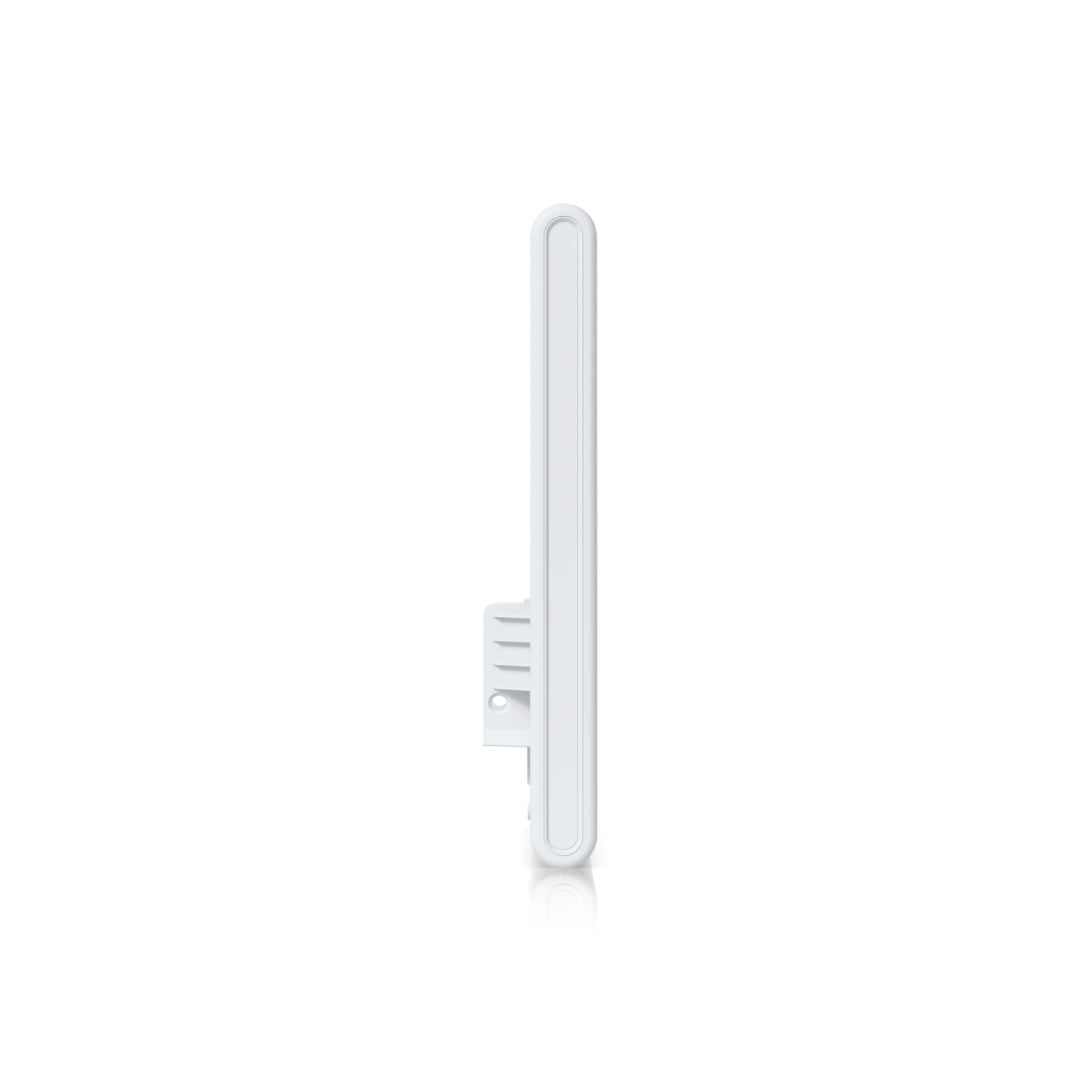 Perfil lateral del equipo networking exterior gigabit que ilustra su forma esbelta y hardware de instalación en pared