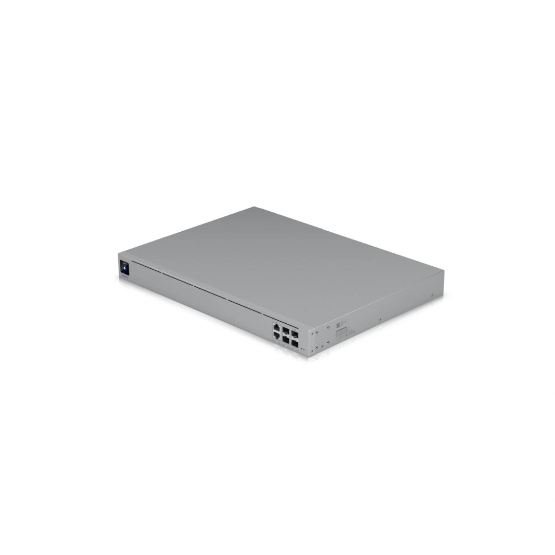 Vista superior de firewall Ubiquiti UniFi plateado con puertos SFP y RJ45 visibles en el lateral derecho sobre fondo blanco