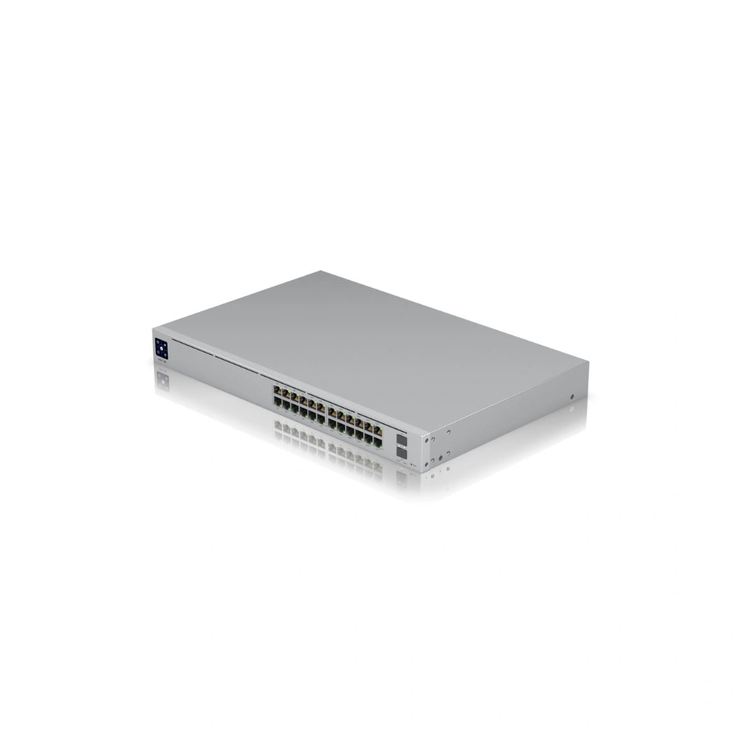 Vista isométrica del conmutador Ubiquiti UniFi 450W plateado con puertos RJ45 y ranuras SFP+ en el panel frontal