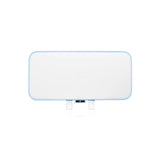 Frente del access point WiFi 5 Ubiquiti con logotipo grabado y puertos