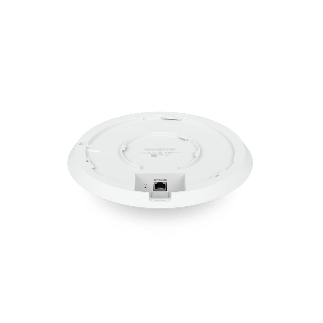 Puerto de red RJ45 y ventilación trasera del access point WiFi 6E Ubiquiti