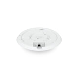 Puerto de red RJ45 y ventilación trasera del access point WiFi 6E Ubiquiti
