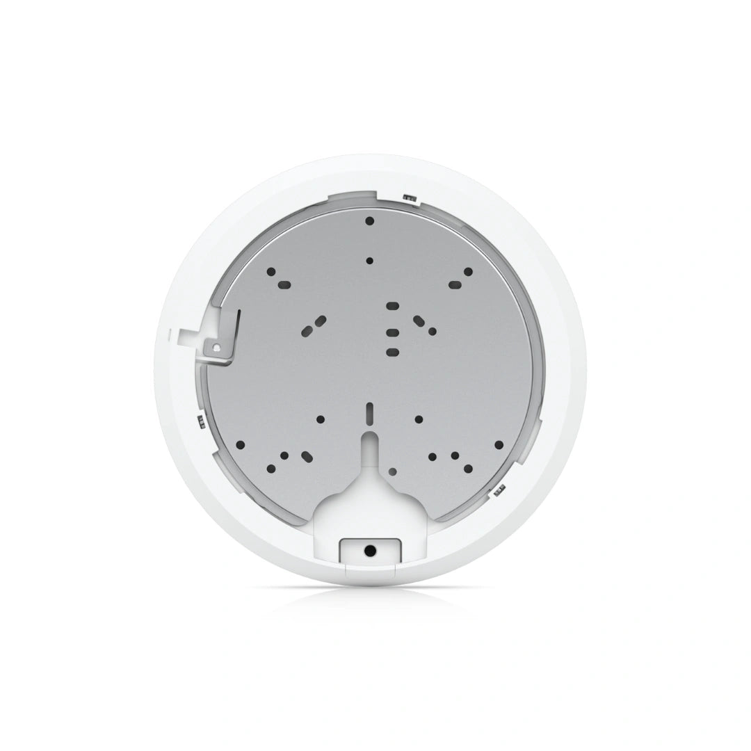 Vista inferior del access point WiFi 6E Ubiquiti con placa metálica y pestillo de montaje