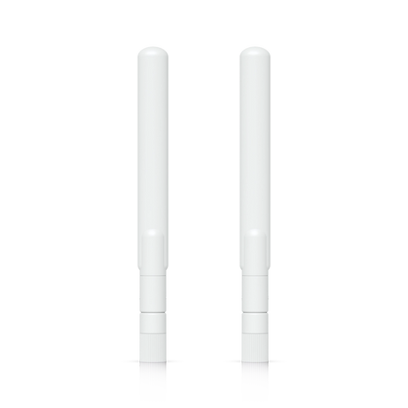 Dos antenas blancas cilíndricas Ubiquiti sobre superficie blanca, con acabado mate y base roscada para montaje exterior.