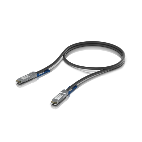 Cable DAC QSFP28 de cobre negro con conectores metálicos y contactos dorados para redes de 100Gbps