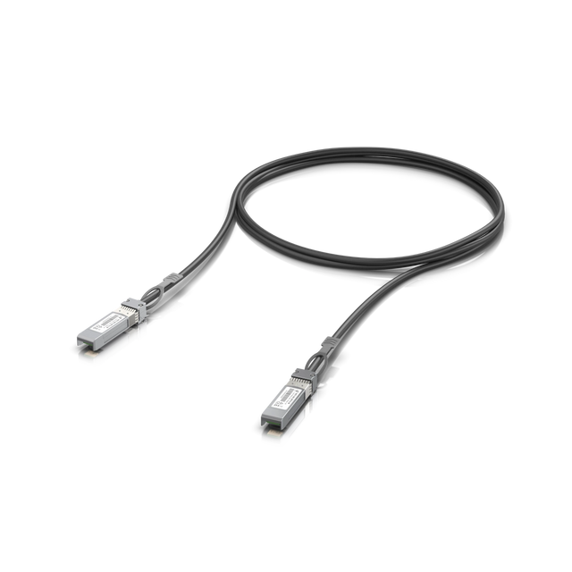 Cable DAC SFP+ de cobre negro enrollado con conectores metálicos plateados y etiquetas blancas