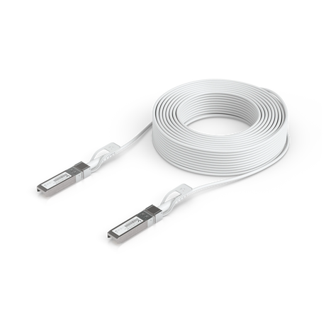 Cable DAC SFP28 de cobre blanco enrollado con conectores plateados y pestañas de extracción sobre fondo blanco