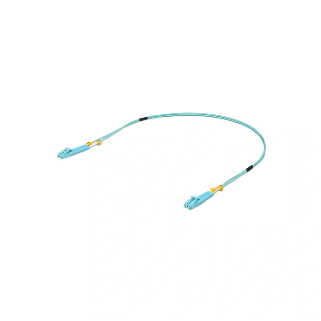 Cable patch azul curvado mostrando longitud completa, funda 2mm y conectores LC con acentos
