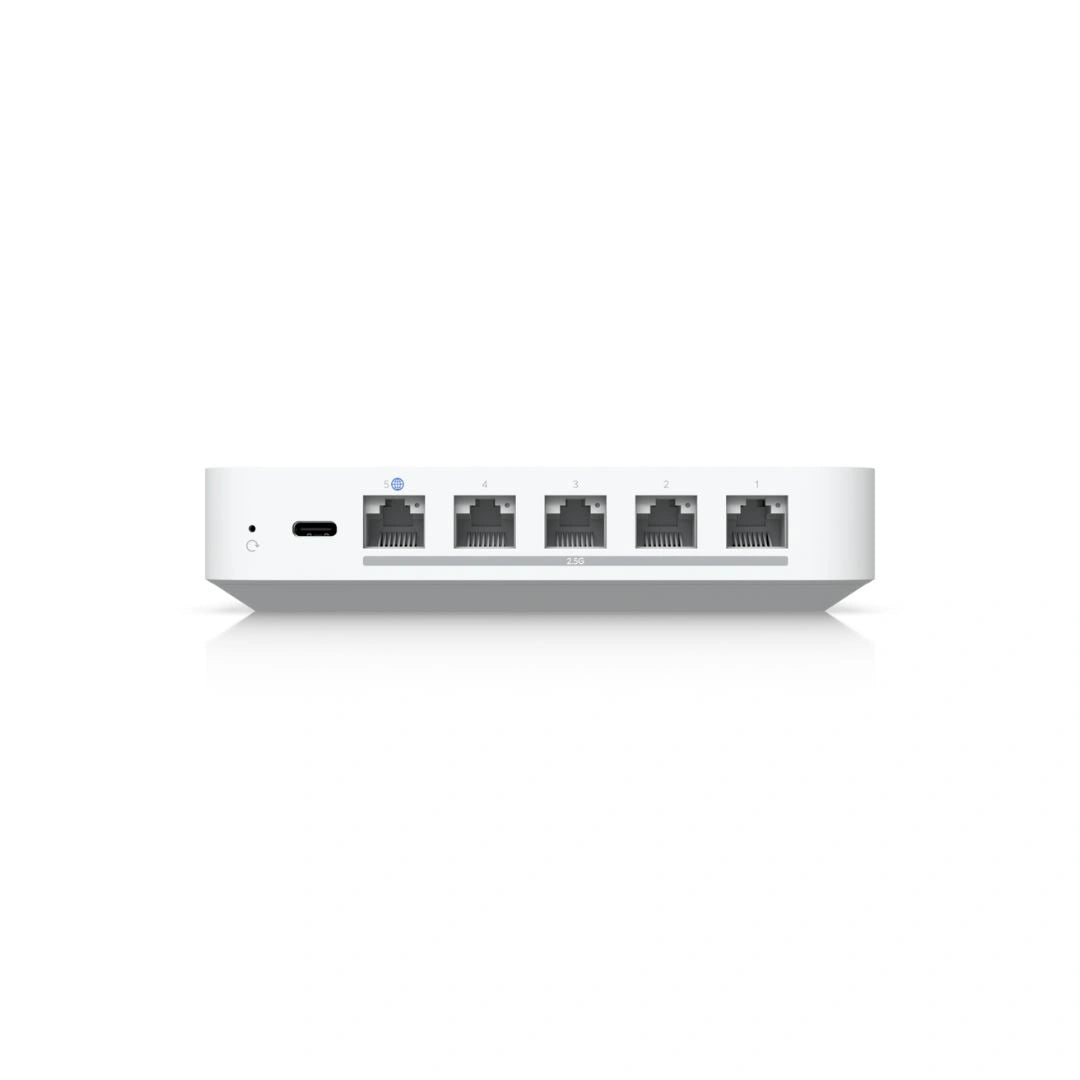 Panel trasero del firewall con cinco puertos Ethernet RJ45 numerados, puerto USB-C y botón de reinicio
