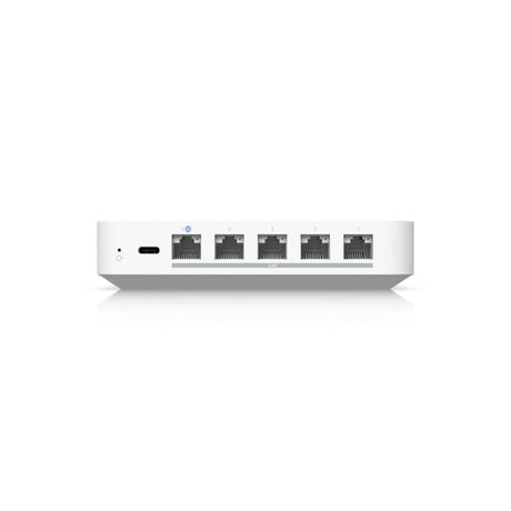 Panel trasero del firewall con cinco puertos Ethernet RJ45 numerados, puerto USB-C y botón de reinicio