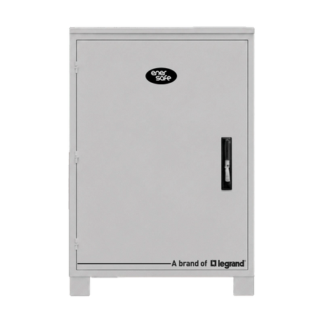 Gabinete eléctrico gris claro con bisagras, asa negra y logotipo blanco de Legrand