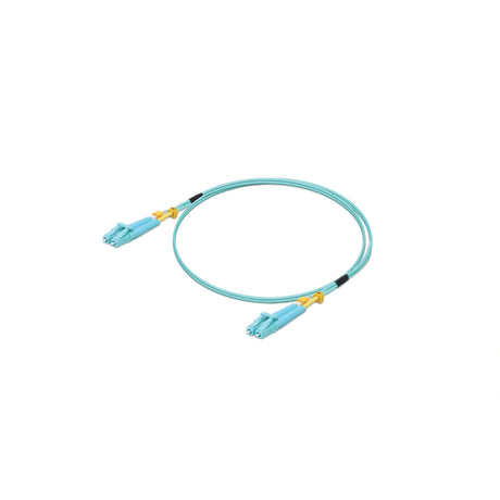 Jumper de fibra multimodo azul claro con conectores LC-LC y detalles amarillos en vista frontal limpia