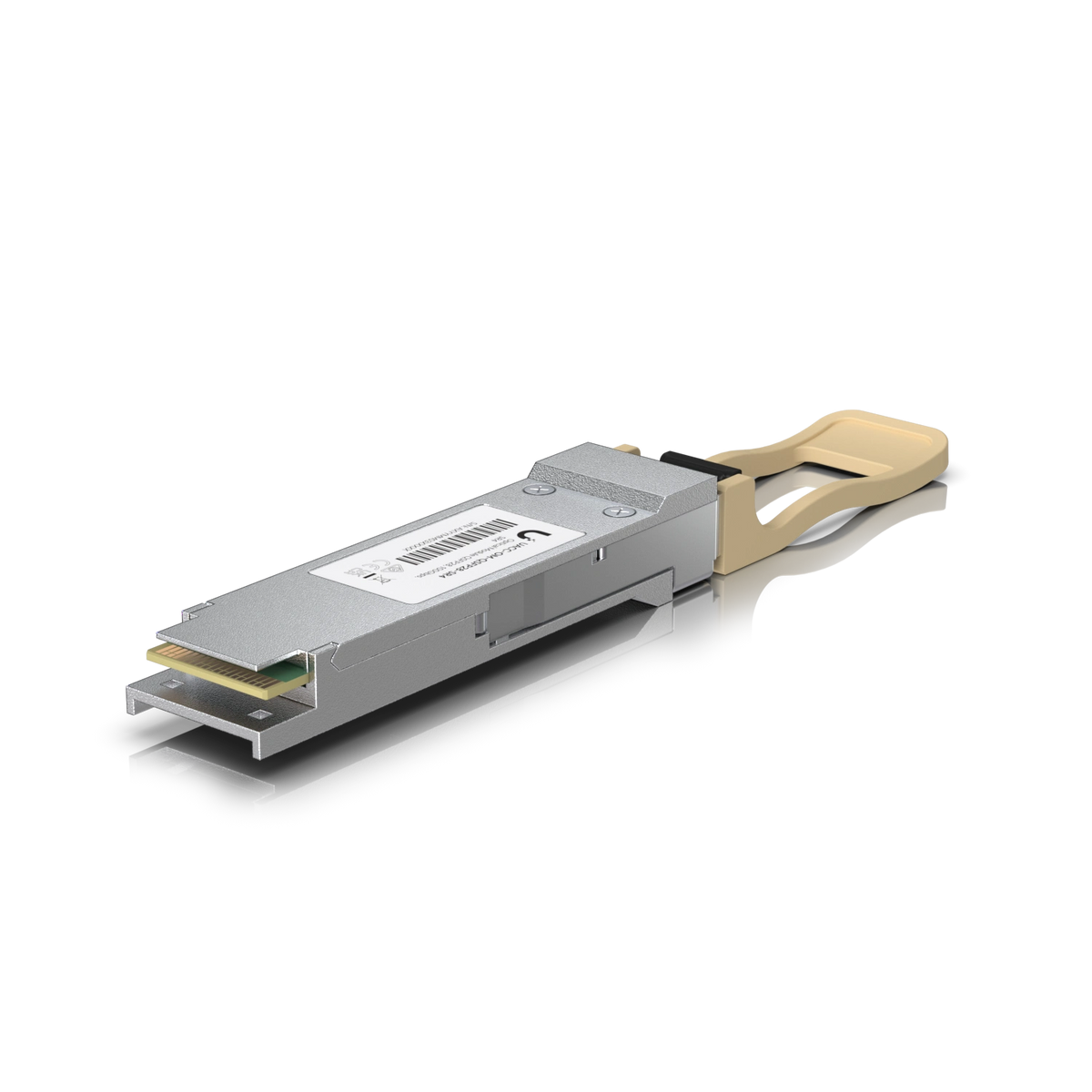 Módulo transceptor óptico QSFP28 plateado con pestaña beige y conectores dorados sobre fondo blanco