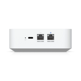 Primer plano del panel I/O trasero con puerto USB-C, Ethernet 2.5G y WAN 10G en el dispositivo de red empresarial