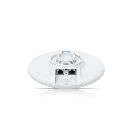 Puertos Ethernet RJ45 negros para entrada y salida PoE bajo collarín de montaje central
