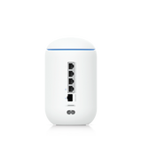 Parte trasera del enrutador mostrando cuatro puertos Ethernet RJ45, puerto SFP+ negro y conector de alimentación
