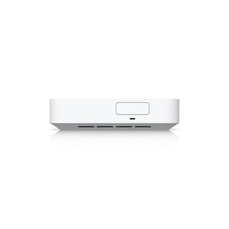 Perspectiva trasera del router con ranuras de ventilación horizontales y panel empotrado con indicador LED verde