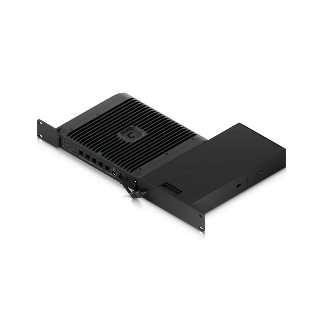 Controlador industrial Ubiquiti negro en soporte rack 1U con puertos Ethernet y LED