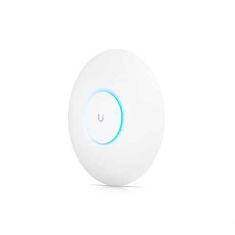 Ángulo de tres cuartos del access point ubiquiti wifi 6 interior con fondo blanco limpio y logo activo
