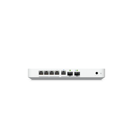 Panel trasero negro con seis puertos RJ45 PoE+, dos ranuras SFP+ para fibra óptica y conectores DC