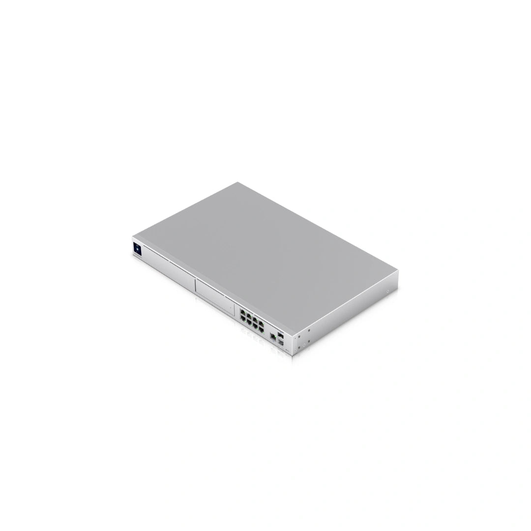 Vista isométrica del firewall Ubiquiti UDM-Pro plateado con puertos SFP+ y luz azul encendida