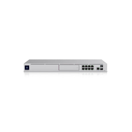 Equipo de seguridad perimetral UDM-Pro con logo negro, panel central y ranuras SFP+ 10GbE a la derecha