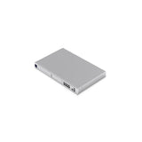Firewall UniFi gris con puertos SFP+ y Ethernet en panel frontal sobre fondo blanco