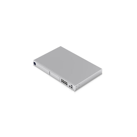 Firewall UniFi gris con puertos SFP+ y Ethernet en panel frontal sobre fondo blanco