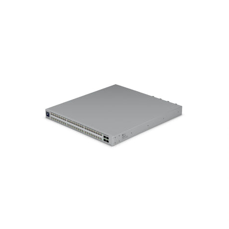 Vista superior del switch Ubiquiti UniFi 2150W con chasis plateado, puertos Ethernet densos y ranuras SFP28 sobre fondo