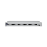 Vista frontal del switch empresarial Ubiquiti con 24 puertos PoE+, dos SFP+ 10GbE y pantalla LCD informativa