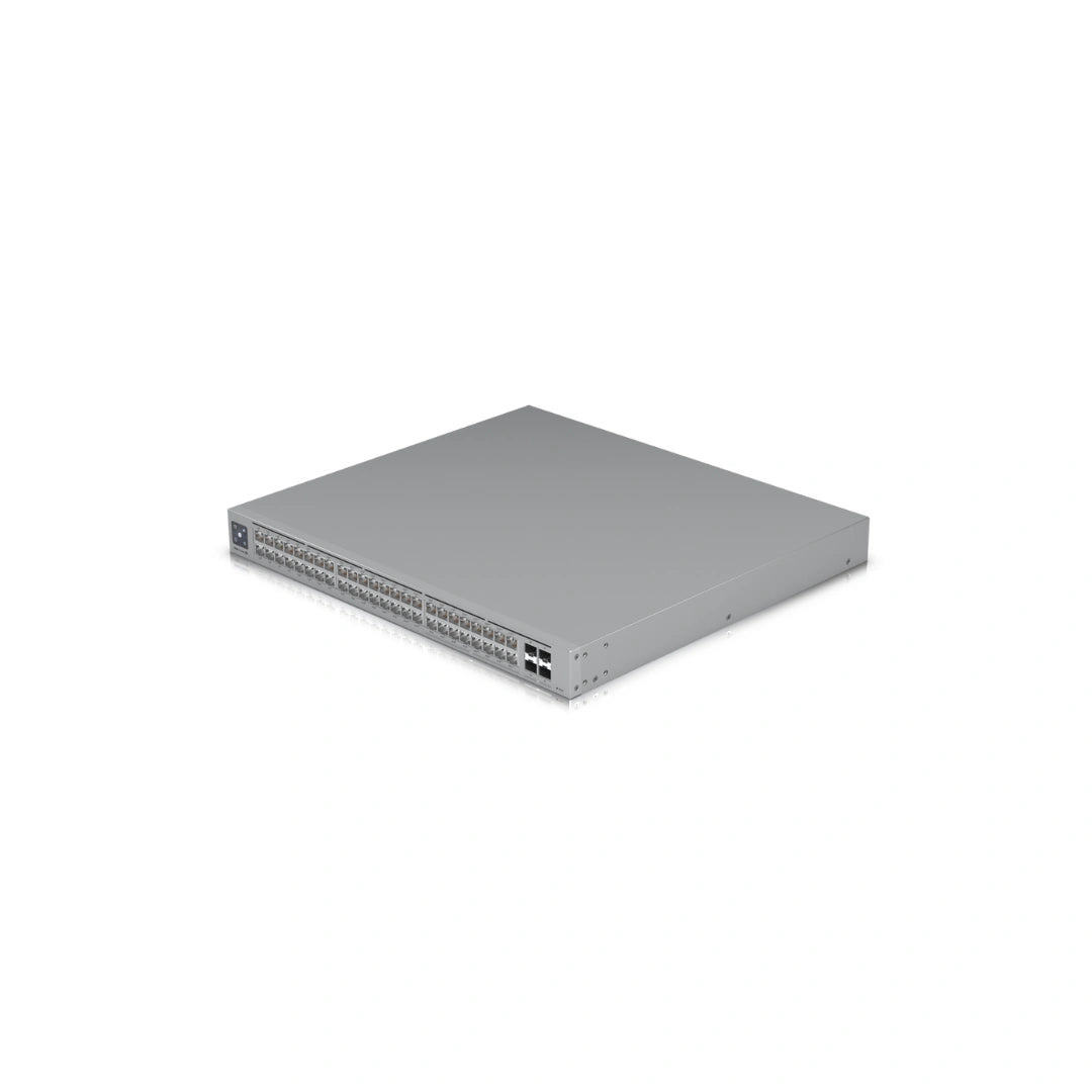 Vista superior de conmutador Ubiquiti UniFi plateado sobre fondo blanco, mostrando puertos RJ45 densos y chasis compacto