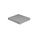 Vista superior de conmutador Ubiquiti UniFi plateado sobre fondo blanco, mostrando puertos RJ45 densos y chasis compacto