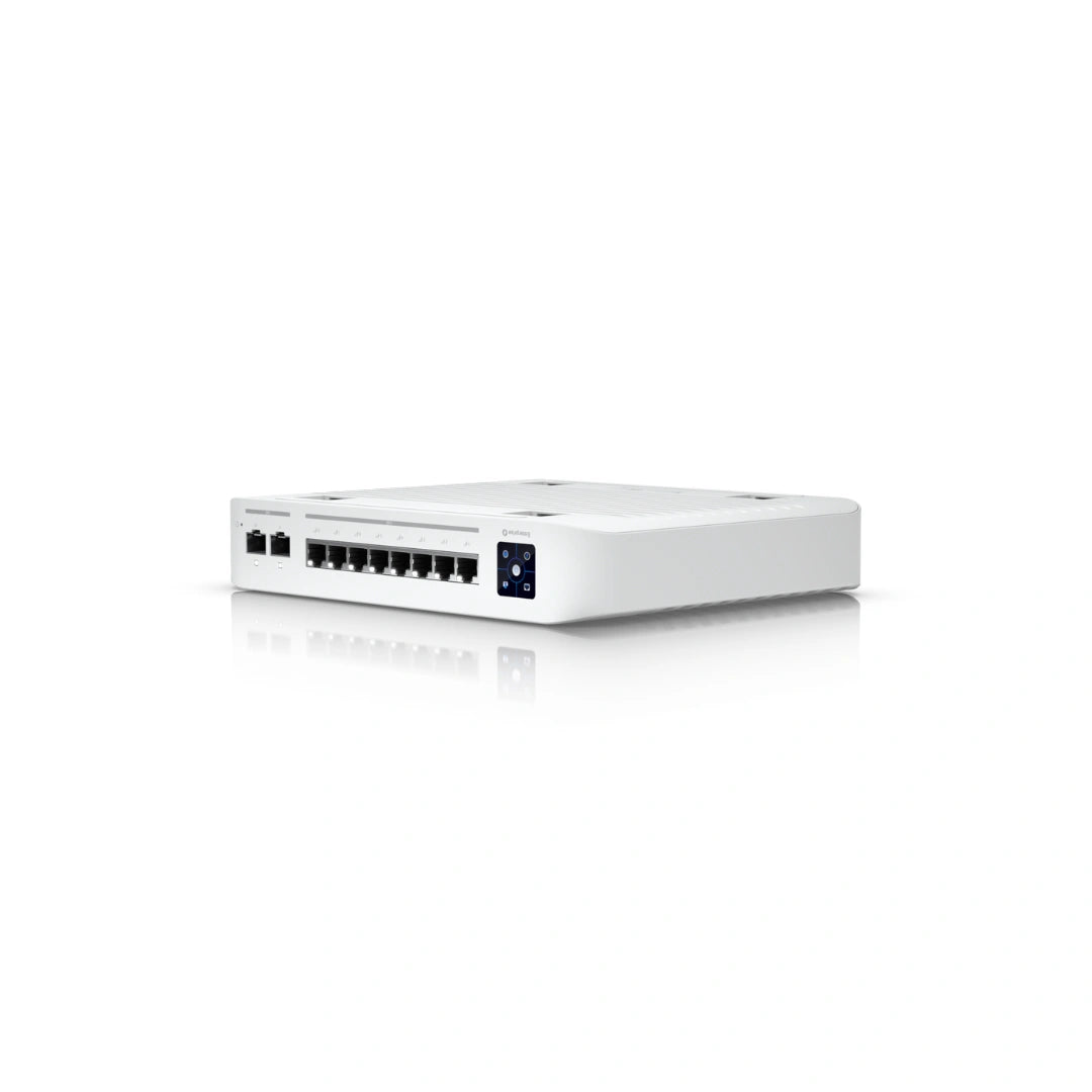Ángulo frontal derecho mostrando puertos Ethernet, fibra óptica SFP+ y pantalla táctil color de 1.3 pulgadas