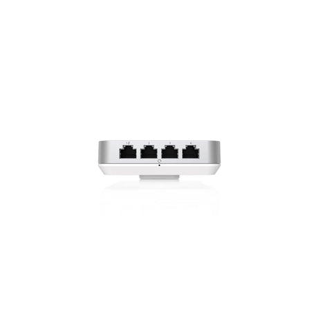 Vista trasera del dispositivo mostrando cuatro puertos Ethernet RJ45 negros en placa metálica plateada