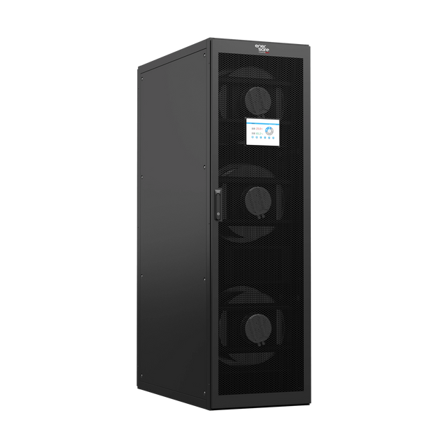 Unidad de enfriamiento inrow negra con rejilla perforada, tres ventiladores circulares y pantalla digital central