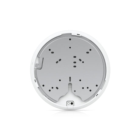 Vista superior del mecanismo de montaje interno con placa metálica gris, orificios para tornillos y ranuras de alineación.