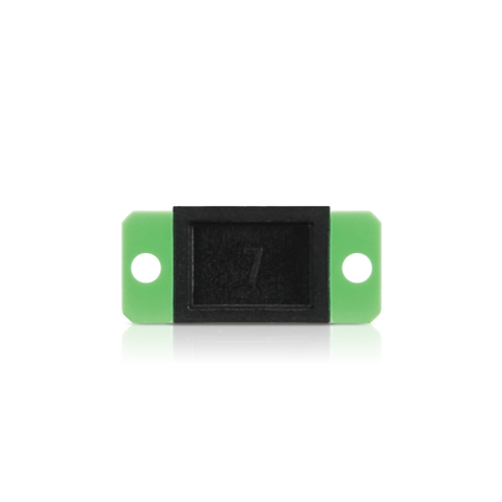 Adaptador fibra verde SC/APC con cuerpo negro central y pestañas de montaje sobre fondo blanco