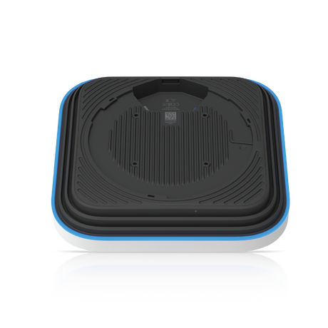 Panel trasero negro del router wifi 7 con rejillas de ventilación y especificaciones